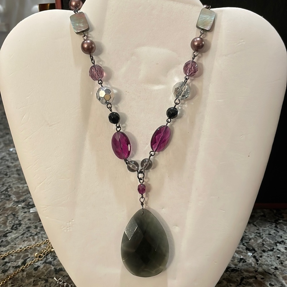 Lia sophia necklace, new with tags. 15-18in